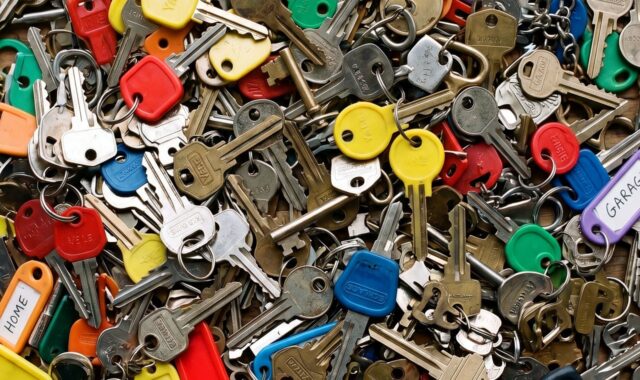 keys, colorful, metal, home, garage, office, accessibility, opening, management, security, door, locking, collection, pile, house keys, labels, identification, organization, protection, various