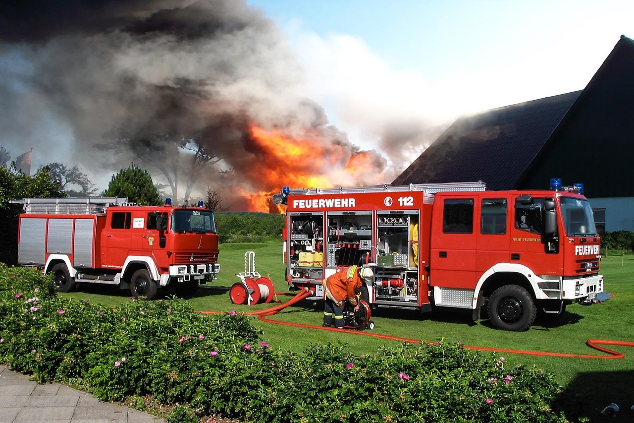 fire fighters, fire service, fire fighting, fire truck, extinguish fire, fire, fire fighters, fire truck, fire truck, fire truck, fire truck, fire truck