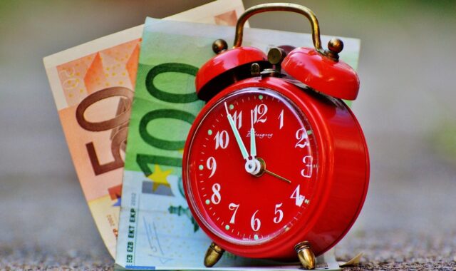 time is money, the eleventh hour, banknotes, alarm clock, clock, time, moneybag, hours, dial, pointer, catastrophe, way of thinking, one hundred, fifty
