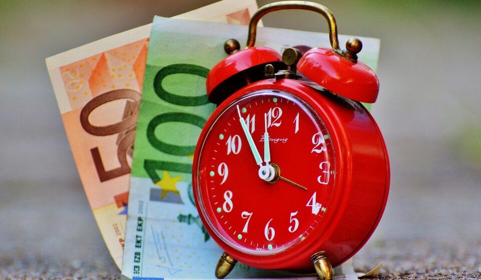 time is money, the eleventh hour, banknotes, alarm clock, clock, time, moneybag, hours, dial, pointer, catastrophe, way of thinking, one hundred, fifty