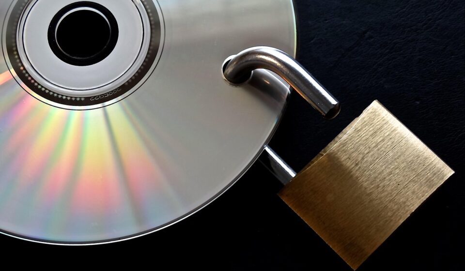 privacy policy, data security, encrypted, password, access data, u-lock, to, closed, metal, glittering, secured, golden, security, computer, digital, to lock, cd, dvd, data disk, castle, padlock, data backup, backup, open, unsecured, unsure, security vulnerability, data backup, backup, backup, backup, backup, backup