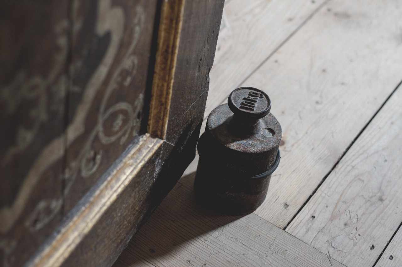 weight, door stopper, kilo, kilogram, door, old, wood, wooden floor, metal, floorboards, door stopper, door stopper, door stopper, door stopper, door stopper