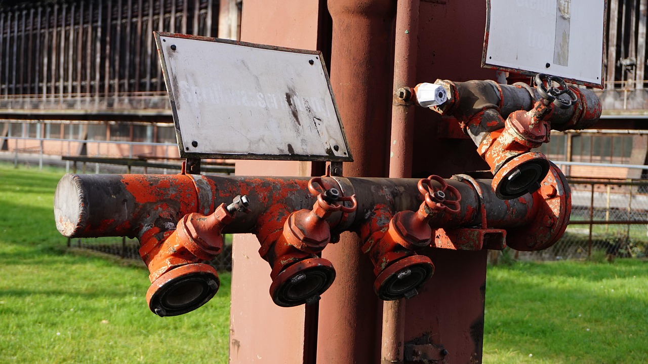 fire fighters, bill, water, hydrant, red, metal, water hydrant, clear, fire fighting water, rusted, old, connection, outdoors, nature, water distribution system, water withdrawal, fire hydrant, fire fighting water supply